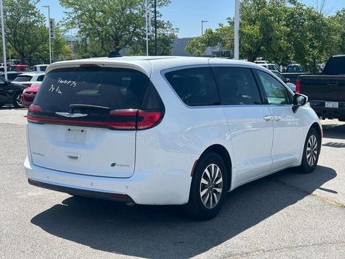 2023 Chrysler Pacifica Hybrid Touring L