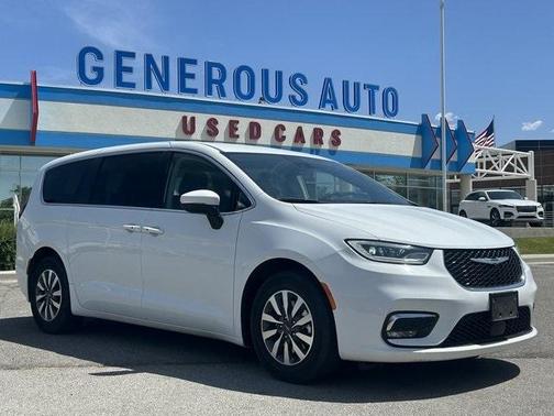 2023 Chrysler Pacifica Hybrid Touring L