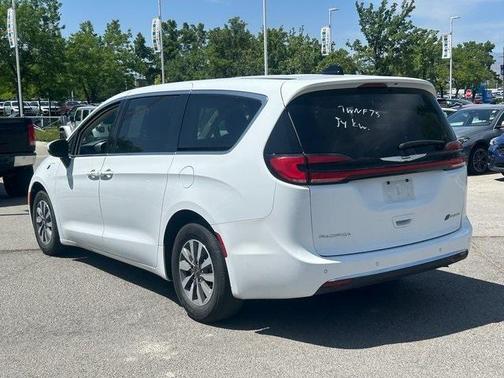 2023 Chrysler Pacifica Hybrid Touring L