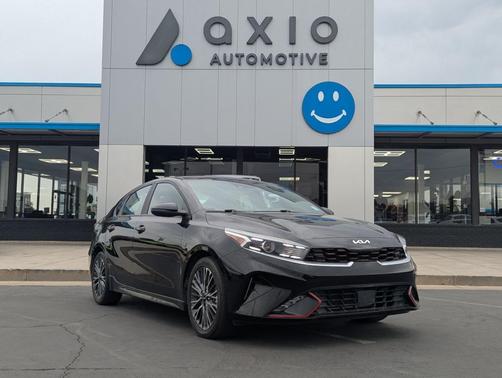 Aurora Black Pearl 2024 Kia Forte GT-Line