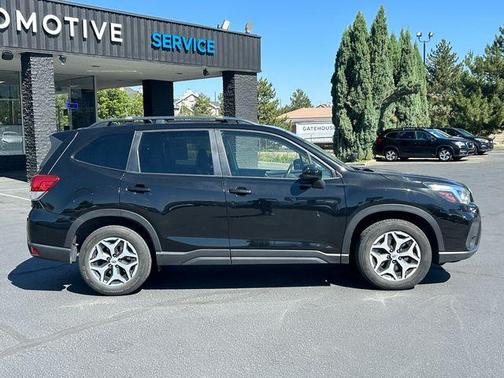 Crystal Black Silica 2020 Subaru Forester Premium