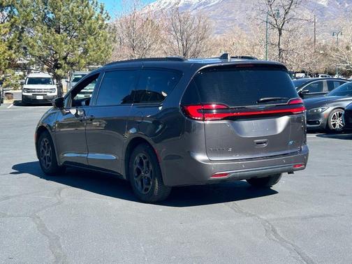 2021 Chrysler Pacifica Hybrid Touring L
