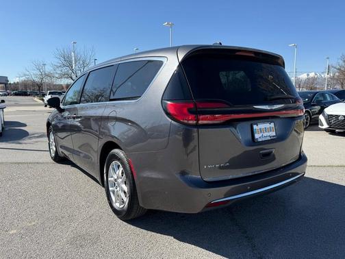 2023 Chrysler Pacifica Touring-L