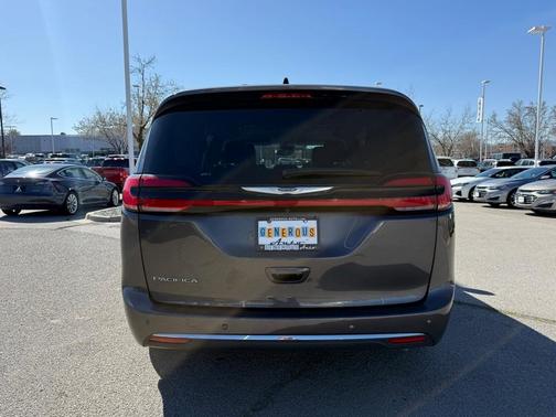2023 Chrysler Pacifica Touring-L