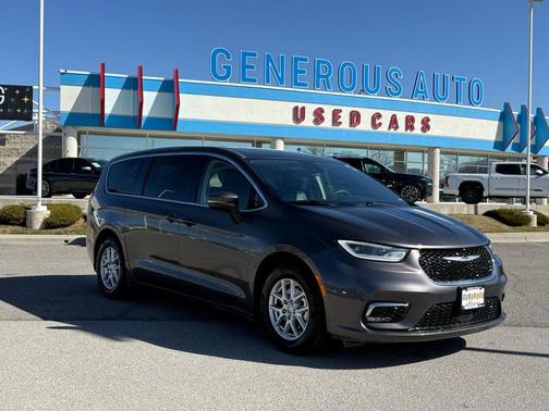 2023 Chrysler Pacifica Touring-L