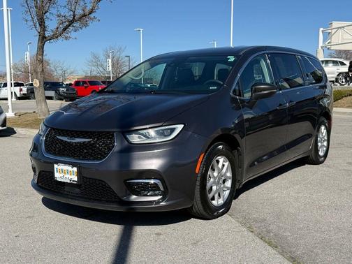 2023 Chrysler Pacifica Touring-L