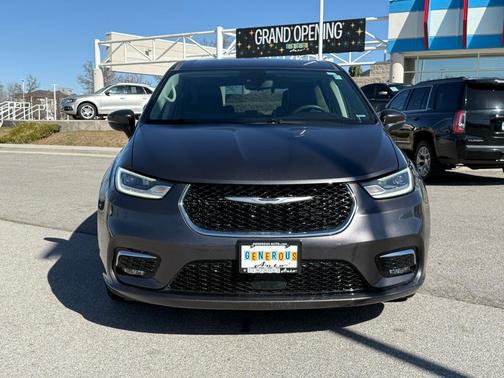 2023 Chrysler Pacifica Touring-L