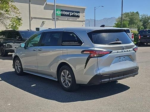 2021 Toyota Sienna LE