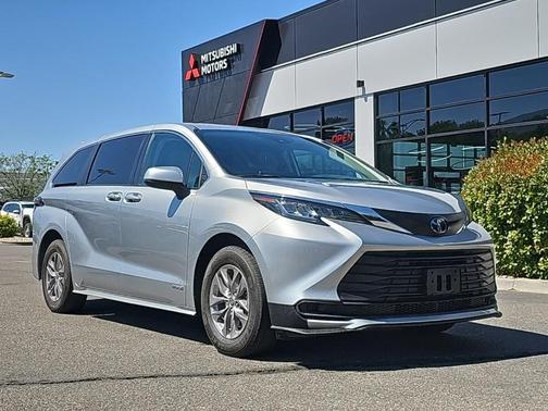 2021 Toyota Sienna LE