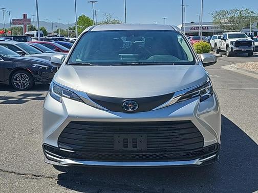 2021 Toyota Sienna LE