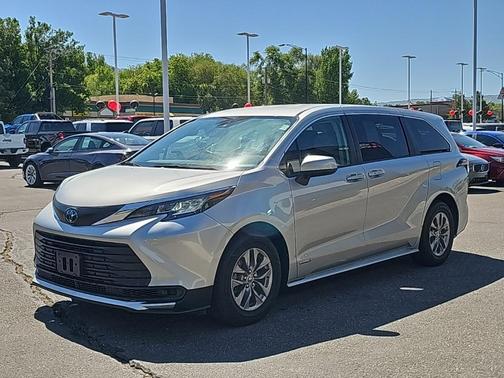 2021 Toyota Sienna LE
