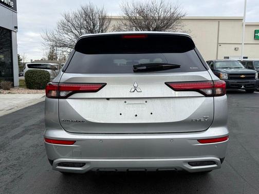 2025 Mitsubishi Outlander PHEV SE