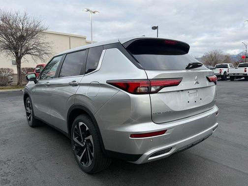 2025 Mitsubishi Outlander PHEV SE