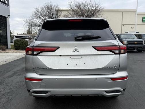 2025 Mitsubishi Outlander PHEV SE