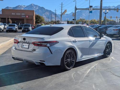 2022 Toyota Camry Hybrid XSE