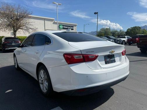 Summit White 2018 Chevrolet Malibu LT
