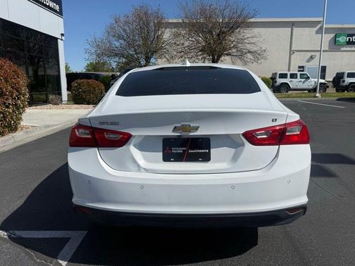 Summit White 2018 Chevrolet Malibu LT