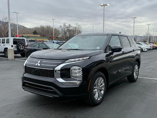 2026 Mitsubishi Outlander ES