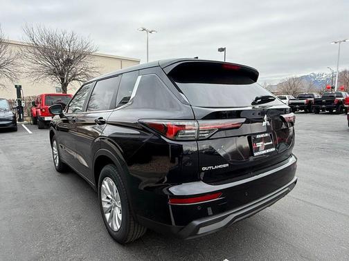 2026 Mitsubishi Outlander ES