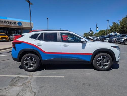 Summit White 2024 Chevrolet Trax LT