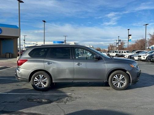 2019 Nissan Pathfinder SV