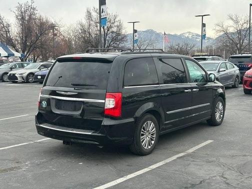 2014 Chrysler Town & Country Touring-L