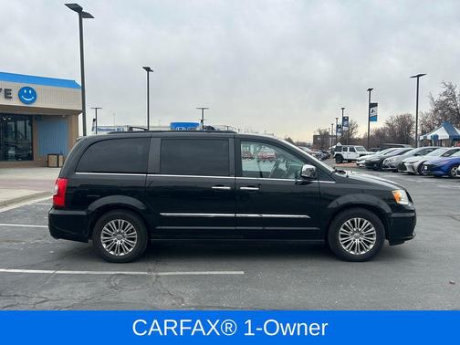 2014 Chrysler Town & Country Touring-L