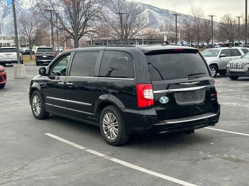 2014 Chrysler Town & Country Touring-L