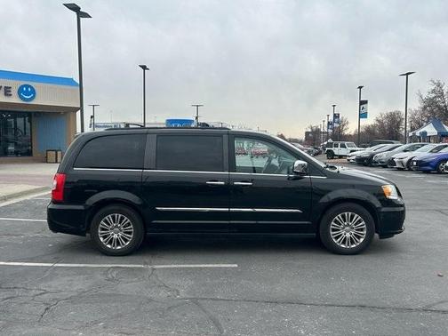 2014 Chrysler Town & Country Touring-L