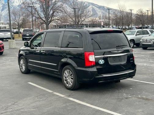 2014 Chrysler Town & Country Touring-L