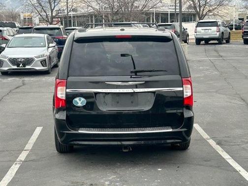 2014 Chrysler Town & Country Touring-L