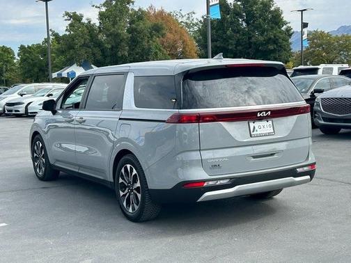 2024 Kia Carnival EX