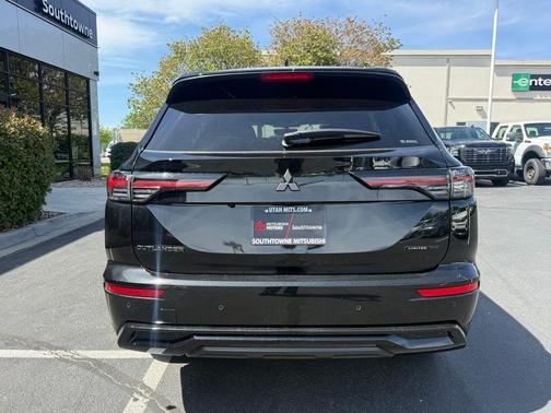 Black Diamond 2026 Mitsubishi Outlander LE
