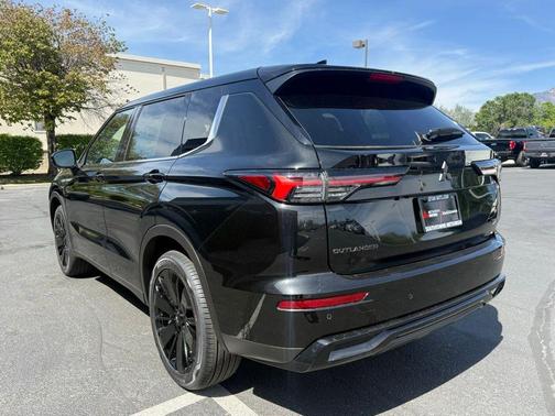 Black Diamond 2026 Mitsubishi Outlander LE
