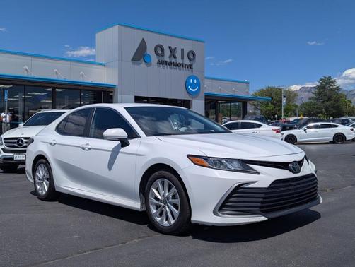 Ice 2023 Toyota Camry LE