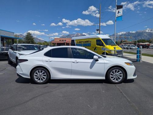 Ice 2023 Toyota Camry LE