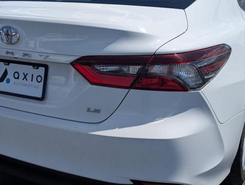 Ice 2023 Toyota Camry LE