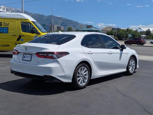 Ice 2023 Toyota Camry LE