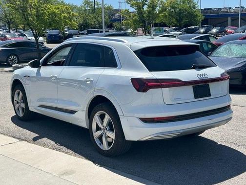 2019 Audi e-tron Premium Plus