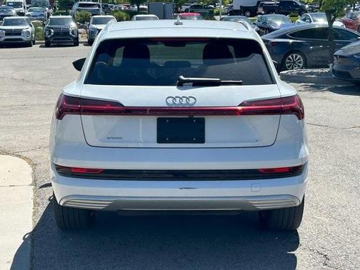 2019 Audi e-tron Premium Plus