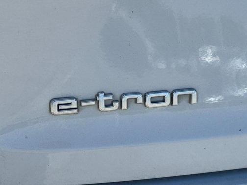 2019 Audi e-tron Premium Plus