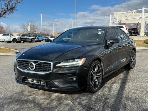 2019 Volvo S60 T5 R-Design