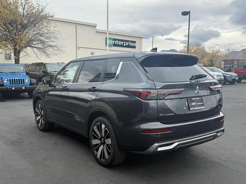 2025 Mitsubishi Outlander SE