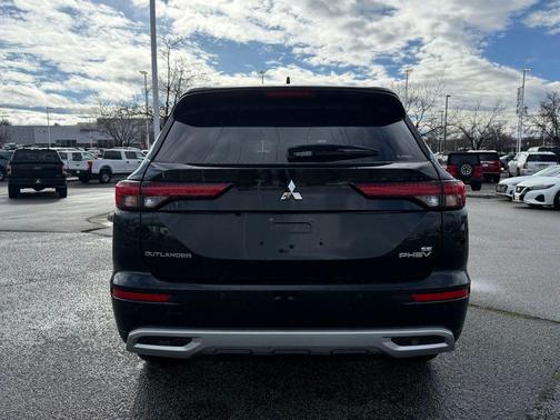 2025 Mitsubishi Outlander PHEV SE