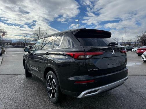 2025 Mitsubishi Outlander PHEV SE