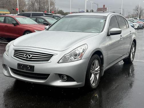 2015 INFINITI Q40 Base