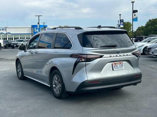 2023 Toyota Sienna XLE