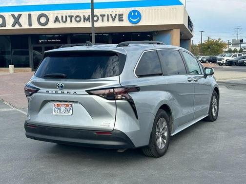 2023 Toyota Sienna XLE