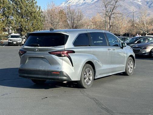2021 Toyota Sienna LE