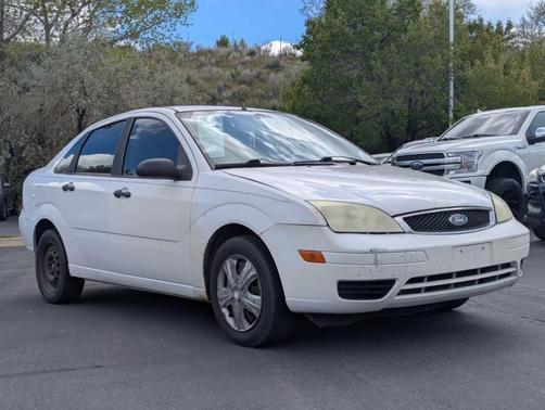 White 2006 Ford Focus ZX4